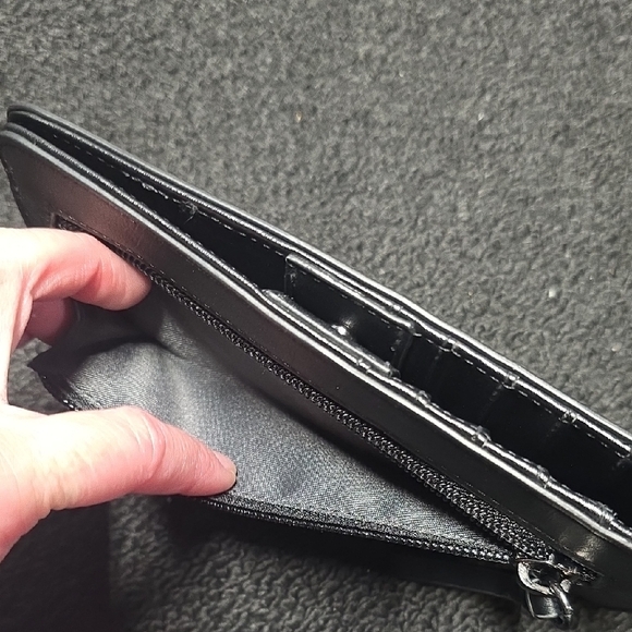 Simply Vera Vera Wang Black Leather Wallet - Picture 6 of 6